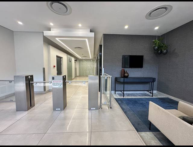 1,210M² OFFICE TO LET IN SANDTON CENTRAL